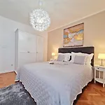 Ivana Apartamento *