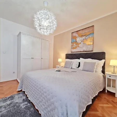 Ivana Apartman *
